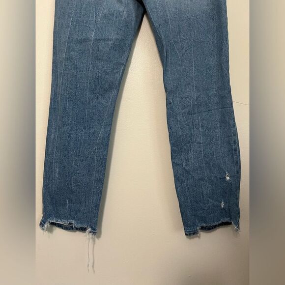 Abercrombie & Fitch Ultra High Rise Mom Jeans Distressed Size 28 - Picture 7 of 8